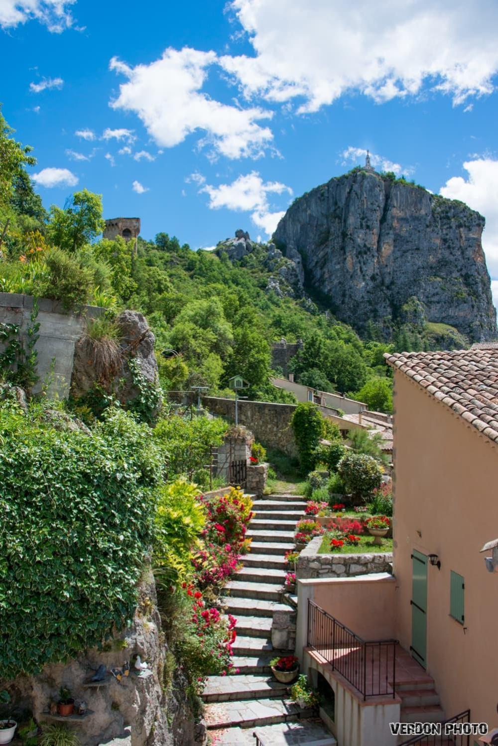 La Maison D'Eddy Et Caro Aux Portes Du Verdon Trigance Esterno foto
